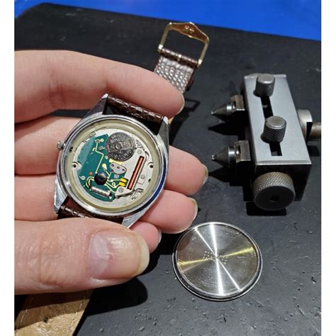 dakota watch company battery replacement